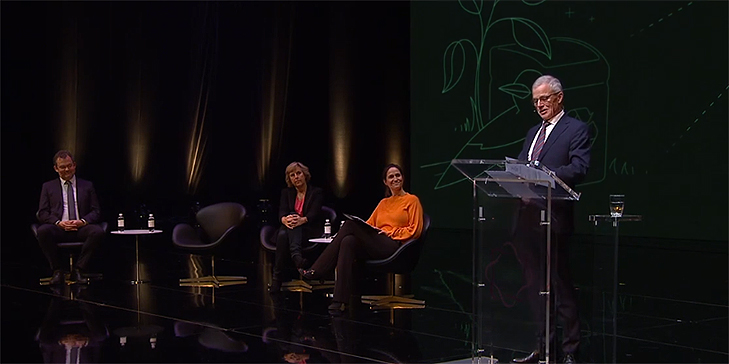Anders Eldrup, formand for Bæredygtig Finans, holder tale ved årsmødet.