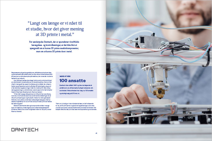 Danish AM Hub, Additive Manufacturing Magazine, Layout af opslag med 3D print case om firmaet Danitech med close-up af en 3D printer